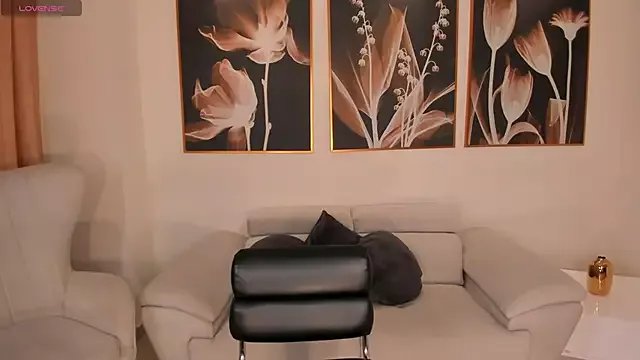 SunnyRivers on StripChat 