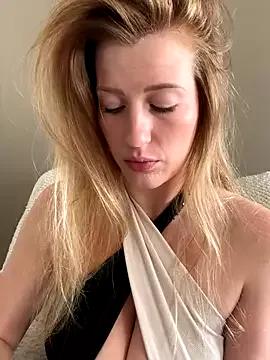 Sweety_Foxy69 on StripChat