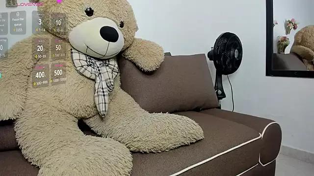 Zahra_milks from StripChat