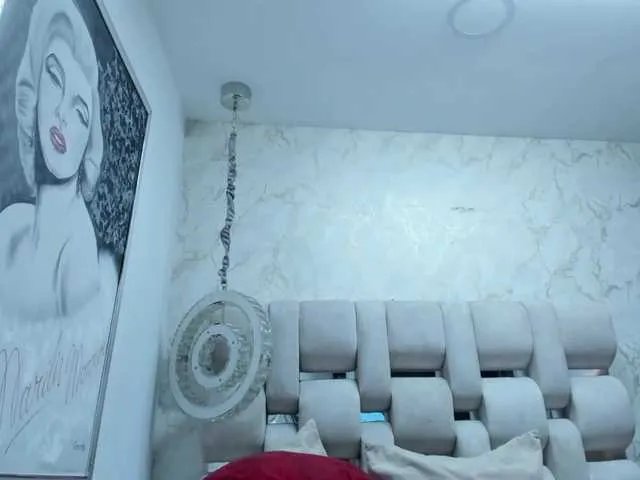 laurabassi on BongaCams