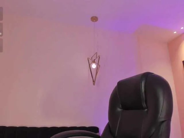 Offline MiaFarrell on BongaCams