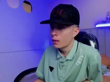 nascary_fox — GOAL: Get hard with you and moaning your name [100 tokens remaining] 