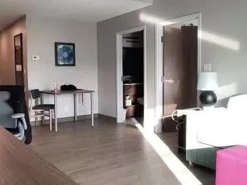 ofthatguy — ClassicTicket: Show in progress.  Dildo show ehhh. Tip 200 tokens to get your ticket.  Type /cmds to see all commands.