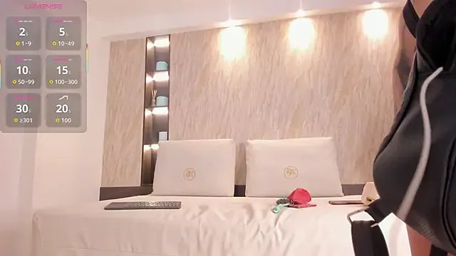 ayla_velt on StripChat