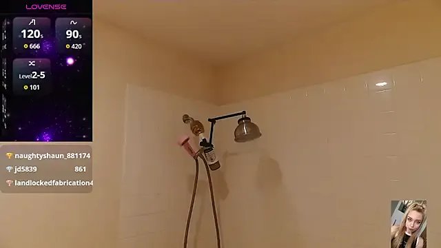 Blondiewithanass on StripChat