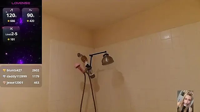 Blondiewithanass on StripChat