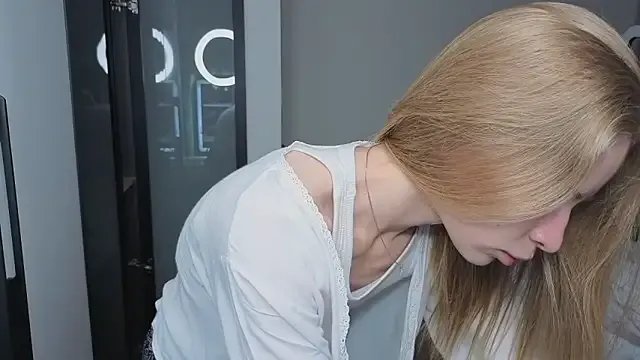 Elis_Fox on StripChat