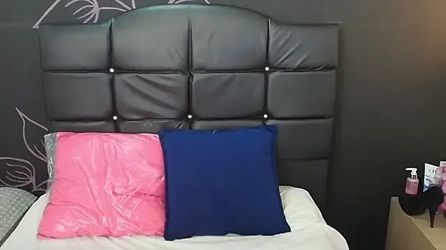 LiaMonroee_ on StripChat