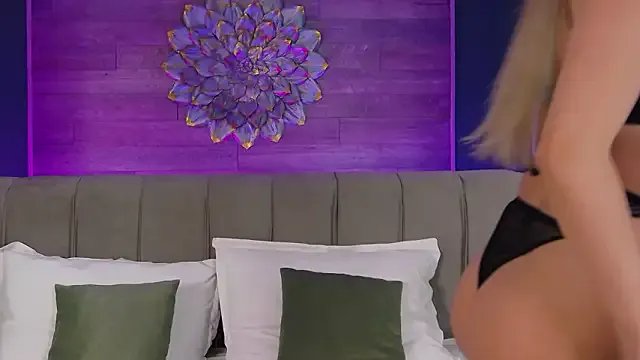 LoraDevine — Pussy fingering