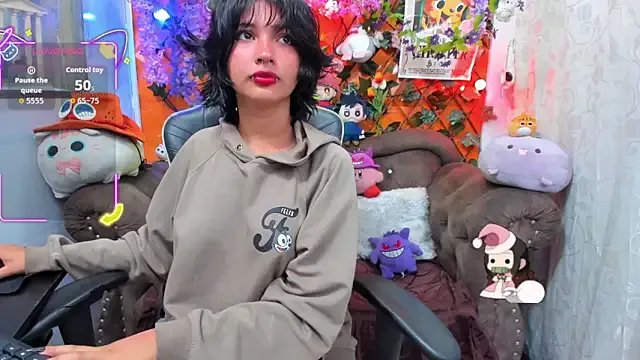 ravenn_20 on StripChat