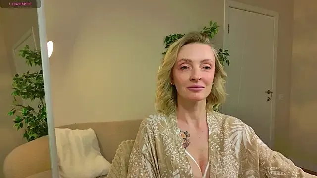 sexuallycorrecte on StripChat