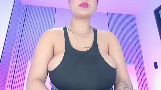 Sofia_martiin on StripChat