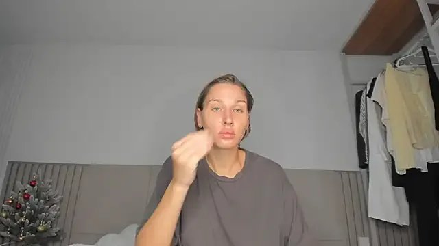 Freechat SofiClimbing on StripChat