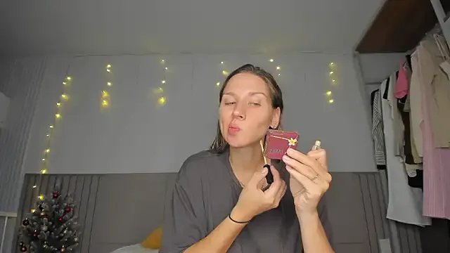 Freechat SofiClimbing on StripChat