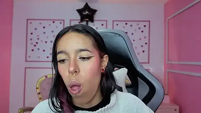 stephania_t on StripChat