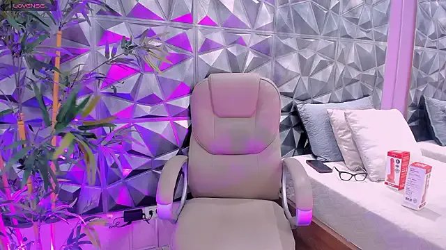 SukyBits — Agita tus grandes nalgas 