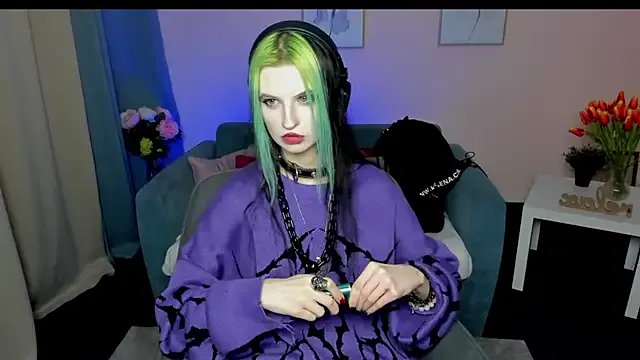 ToxicKittyy — change into a white outfit  