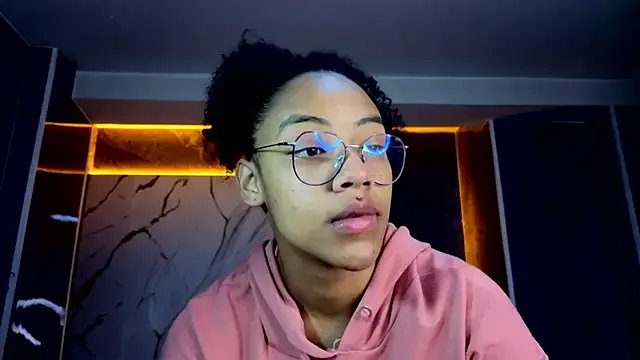 Freechat Violeth_b on StripChat